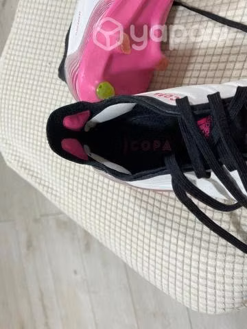 Zapato de futbol adida copa