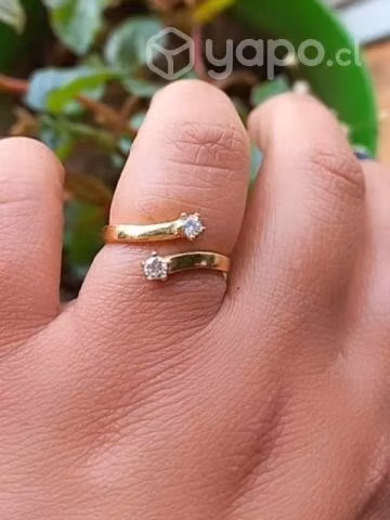 Anillo oro Amarillo con dos circones