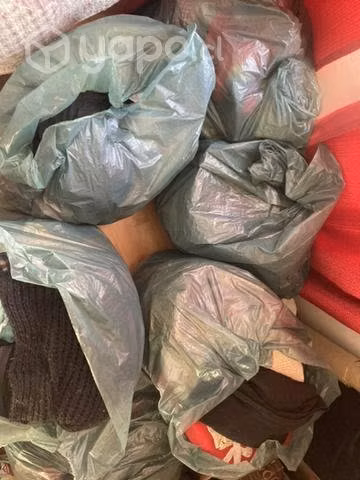 Lote de ropa + zapatos+ juguetes