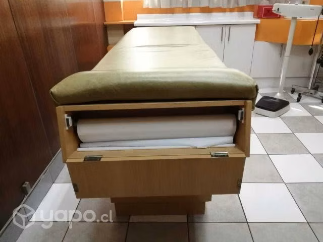 Camilla de examinacion con porta rollo