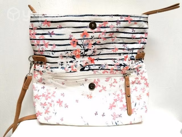 Cartera De Género Mediana Usada - Imagen 3