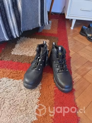 Zapatos de seguridad nuevos