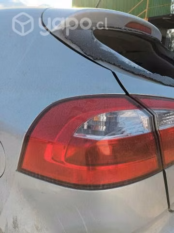 Foco trasero izquierdo kia rio 5 2015 usado