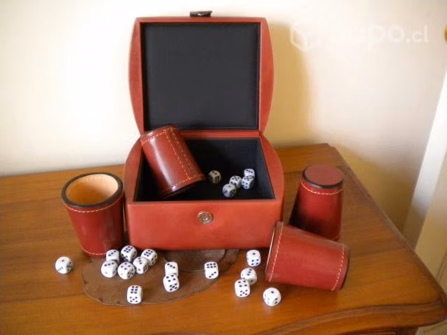 Elegante Juego De Cachos. Cuero. Marca Mouton