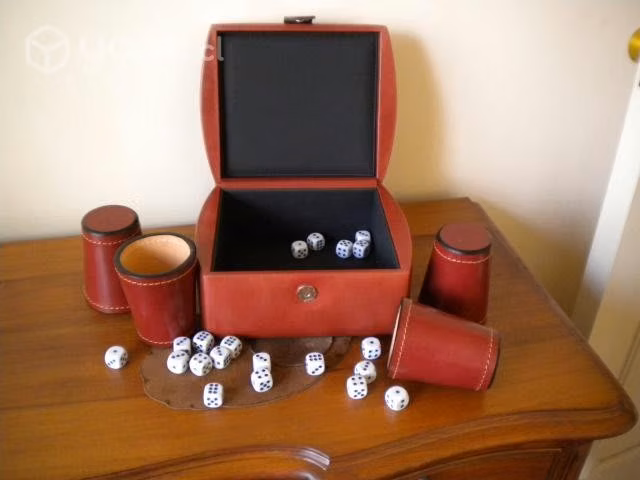 Elegante Juego De Cachos. Cuero. Marca Mouton