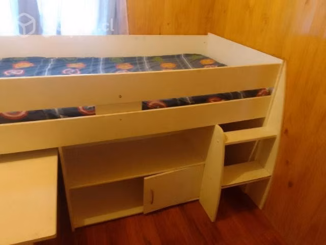 Cama con escritorio