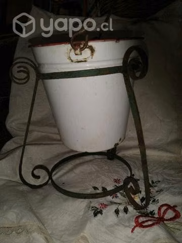 Antiguo balde enlozado macetero plantas,jardin