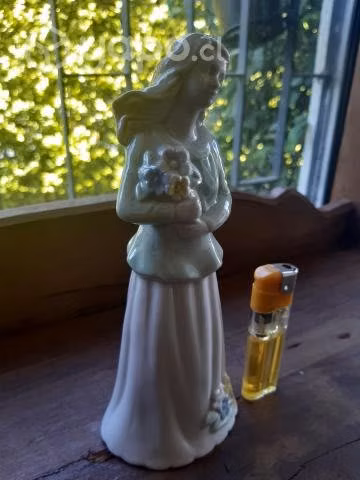Dama antigua de porcelana 19 cm