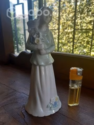 Dama antigua de porcelana 19 cm