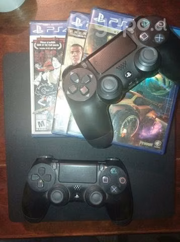 PS4 Slim 500GB + Disco duro de 1TB + 2 controles