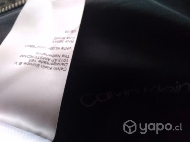 Exclusiva cartera Calvin Klein nueva con etiquetas