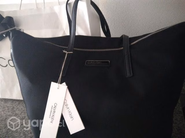 Exclusiva cartera Calvin Klein nueva con etiquetas