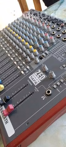 Allen AND heath ZED 14 fx