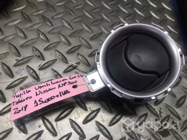 Rejilla ventilacion tablero Nissan NP300