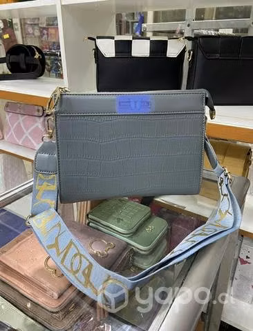 Carteras y bananos