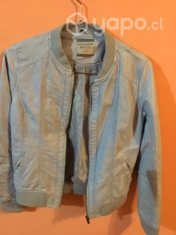 Chaqueta cuerina celeste buen estado talla s