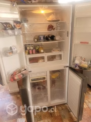 Refrigerador de 4 puertas