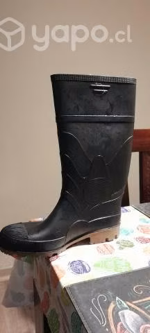 Botas agrícolas nuevas número 42