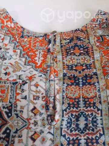 Polera sin manga, con vuelitos