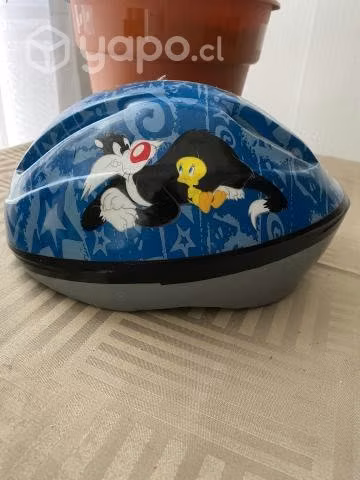 patines y casco infantil