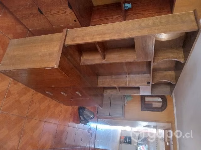 Biblioteca en buenas condiciones - Imagen 4