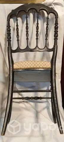 Par elegantes antiguas sillas francesas lacadas