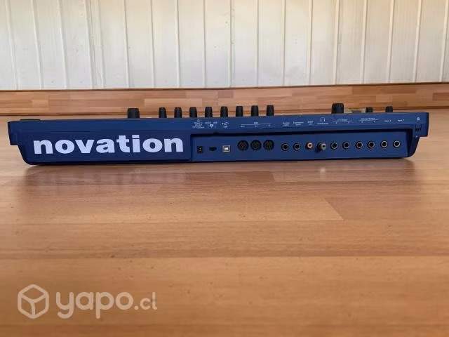 Novation Ultranova - Sintetizador