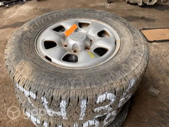 Llanta fierro con neumatico 235 70 R16 (TH136) Toy