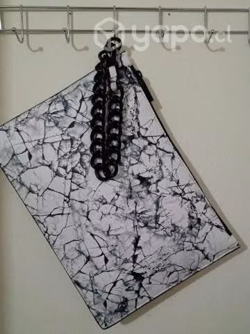 Cartera Clutch Kendall + Kylie