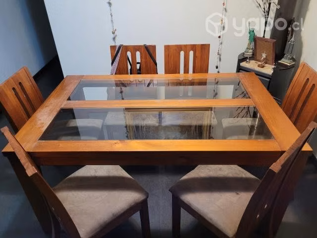 Mesa de Madera y vidrio con 6 sillas