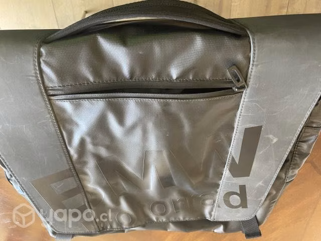 Bolso BMW tipo bandolera