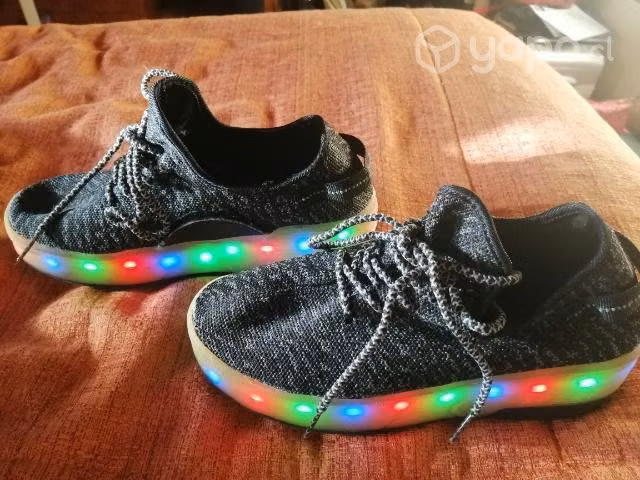 Zapatillas con rueda y luces