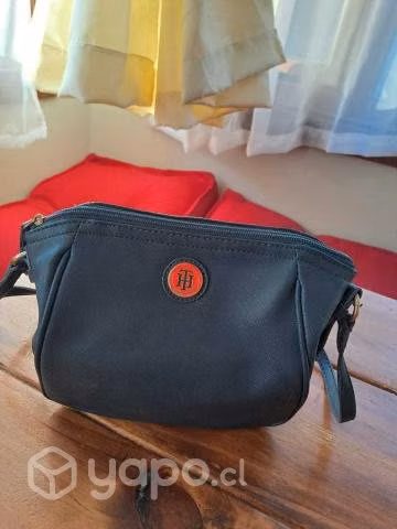 Carteras variados modelos de cuero, marca Gacel