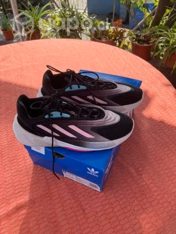 Zapatilla adidas ozelia talla 37.5