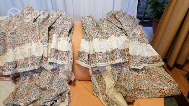 Hermosas dos cortinas y dos cenefas.