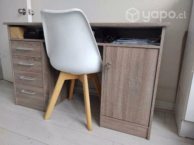Escritorio y silla