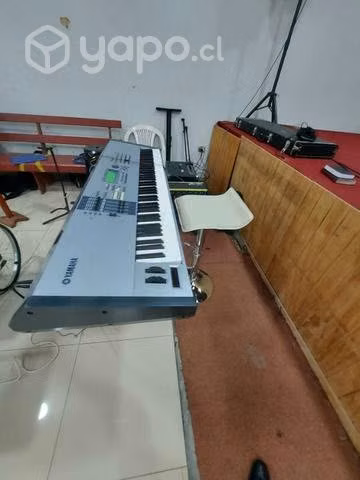 Yamaha Motif Es8