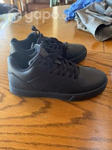 Zapatillas maui colegio nuevas