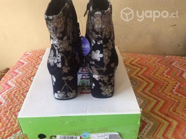 Botines floreados n38 marca Chalada - Imagen 3