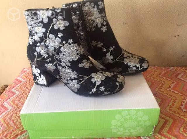 Botines floreados n38 marca Chalada - Imagen 4