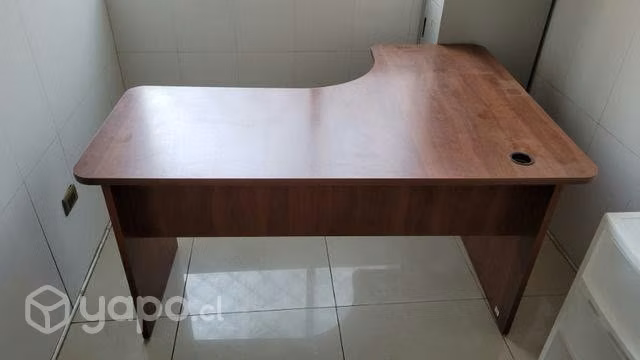 Impecable y firme escritorio de trabajo oficina