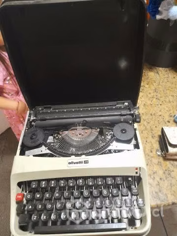 Maquina de escribir antigua