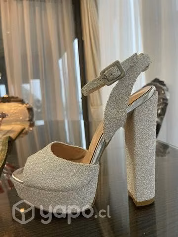 Zapatos de fiesta nuevos
