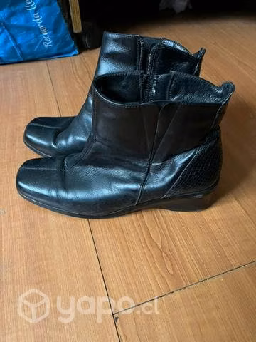 Bota y zapato