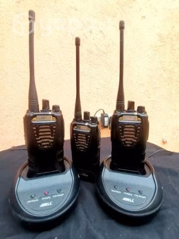 3 Radiotransmisores Abell A82
