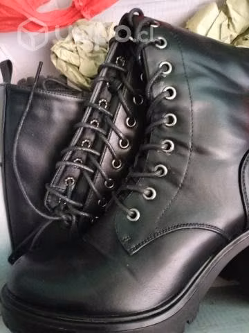 Botas larga con cordones negra