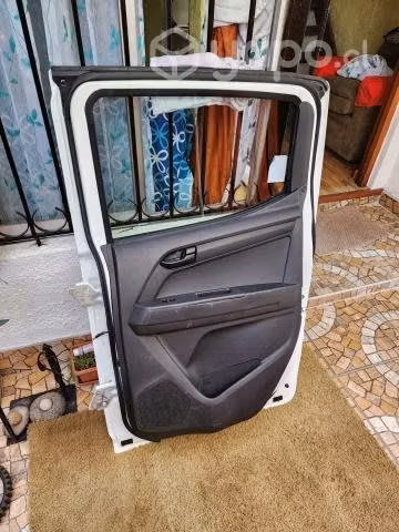 Puerta trasera derecha chevolet dmax 2018