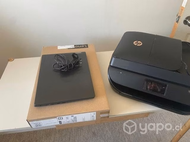 Notebook marca LENOVO e impresora HP multifunciona