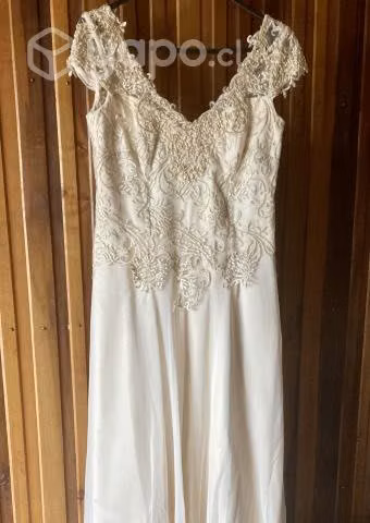 Vestido de novia con todos sus accesorios
