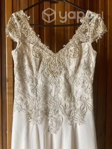 Vestido de novia con todos sus accesorios